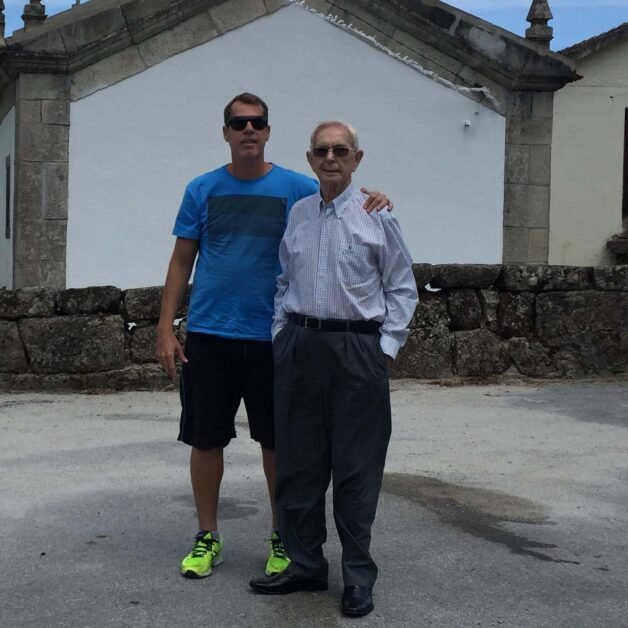 Pai de José André em viagem para Portugal, sua terra Natal